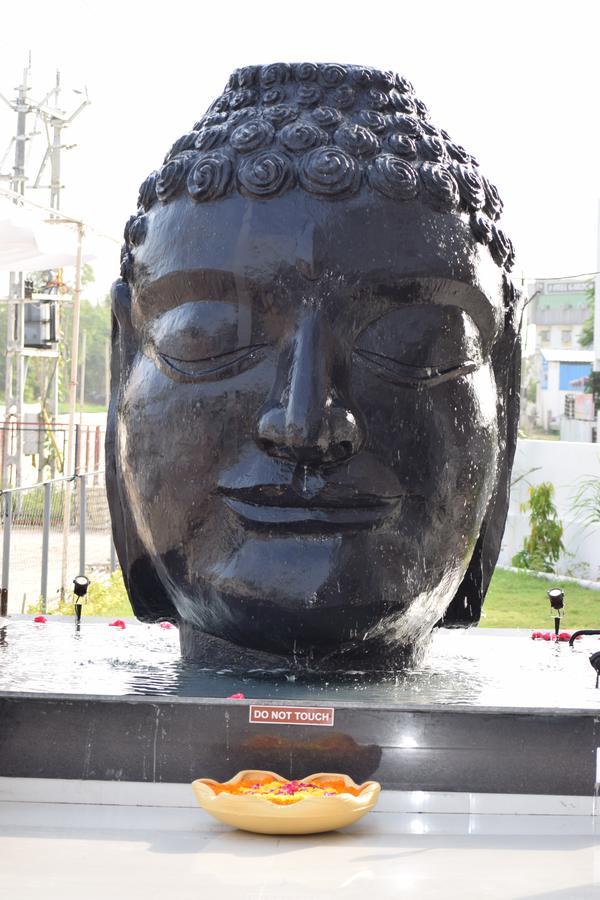 Отель The Grand Raveta Patan  Экстерьер фото